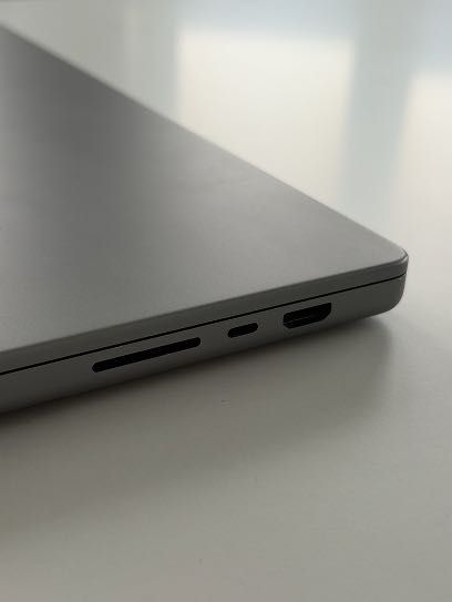 MacBook Pro 16, M1 Pro, 16 ГБ - 2021 года