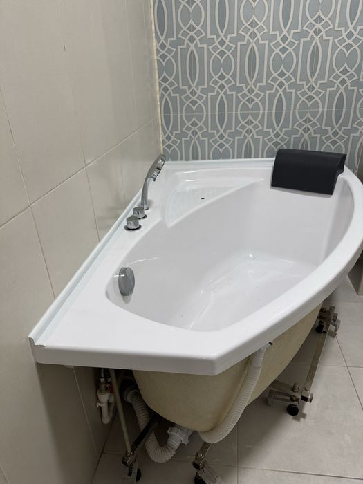 Ванна акриловая бывшая в употребление