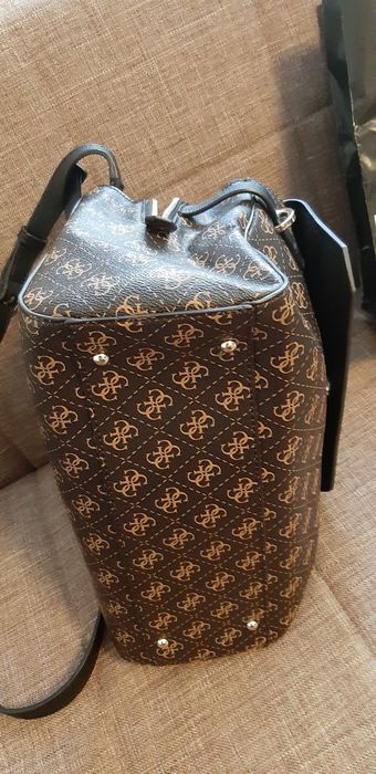 Geantă de damă, Guess