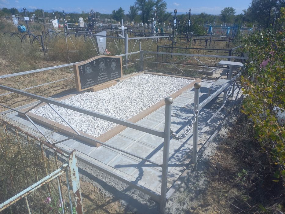 Памятники.Оградки