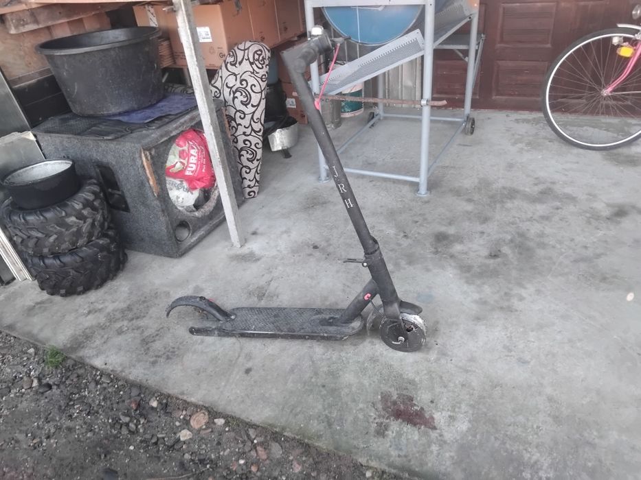 Vând trotineta electrica jrh