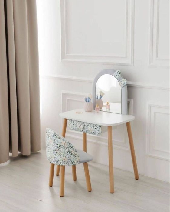 Туалетный столик для маленькой принцессы