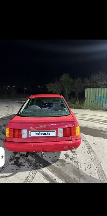 Audi 80 2.0 бенз 500.000тг