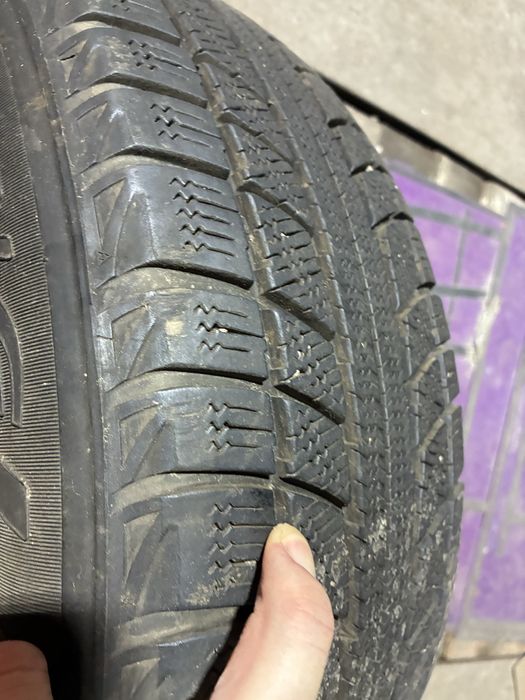 Шина размером 215/60/r16