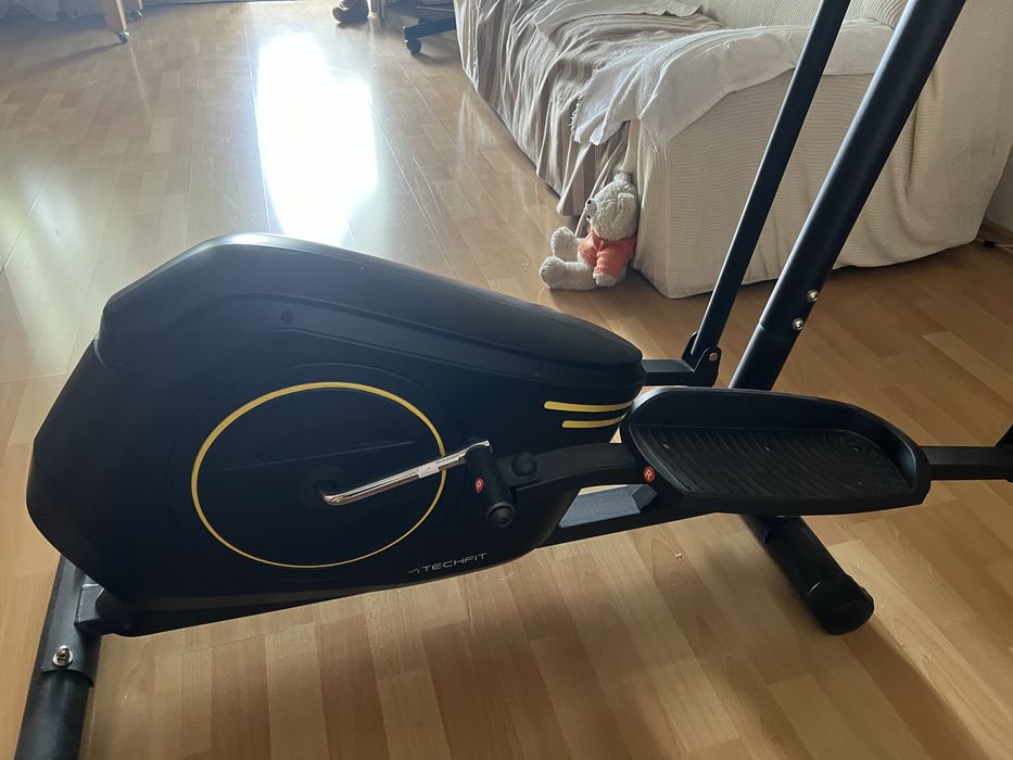 Bicicleta de exercitii E410N de la TECHFIT