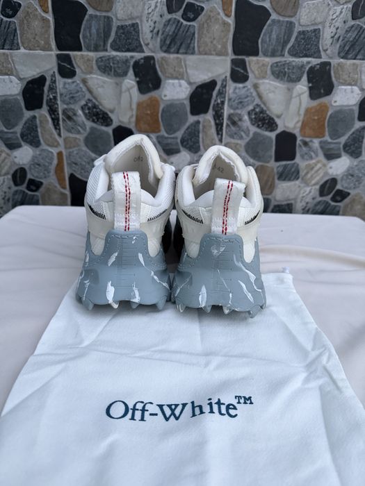 Off white odsy baby blue