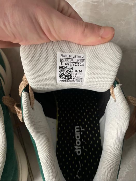 Adidași in stare foarte buna doar o data purtati nr 37