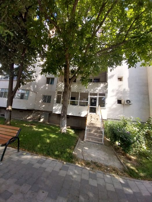 Închiriez spațiu exclusiv pentru birouri, situat la parter, cu intrare din Bd. Matei Basarab, vizavi de Mănăstirea „Sf. Mihail și Gavril", Slobozia.
