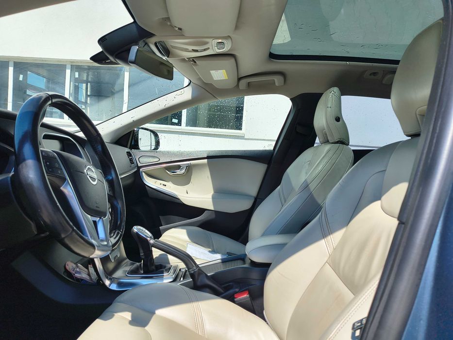 VOLVO V40 2014 — imagine 2