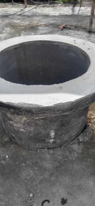 Foraje fântânii cu tuburi beton