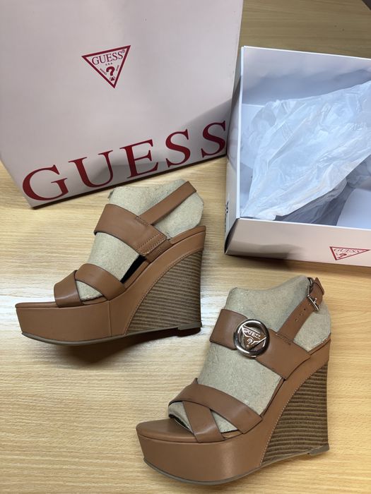 Сандали платформа GUESS 37
