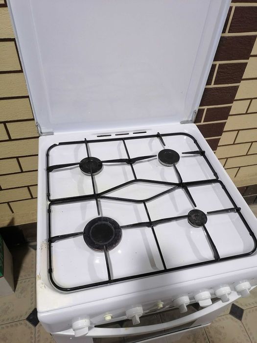 Продам газ плиту индэзит