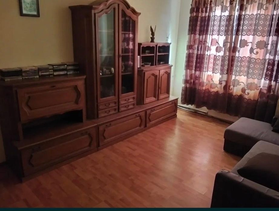 Vand apartament  3 camere.accept variante cu garsoniera sau ap  2 camere