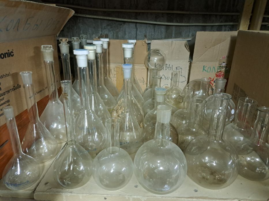 Колба мерная и коническая.