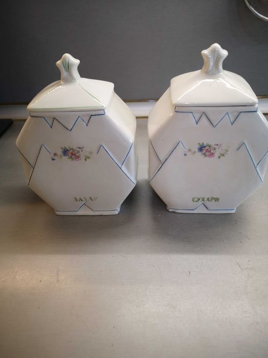 Старинни порцеланови буркани за подправки