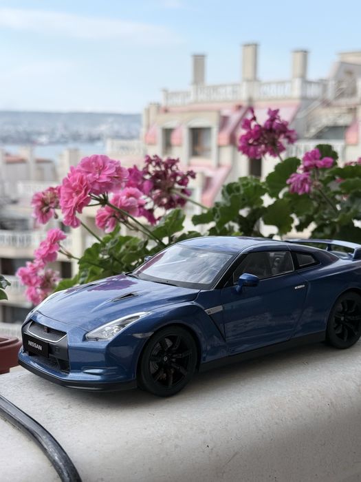 Колекционерски модел Nissan GT-R R35 Norev 1:18