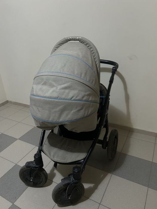 Срочно продам коляску Zippy Tutis