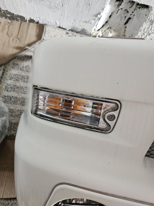 Передний бампер на Mitsubishi Delica