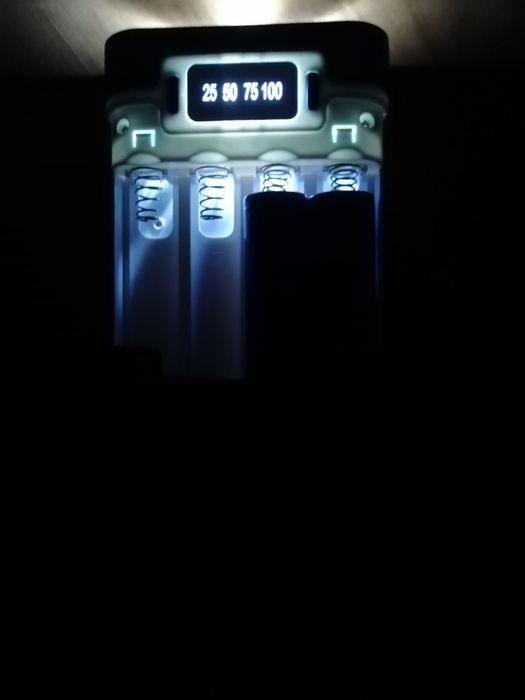 Външна батерия /кутия за батерии  AA