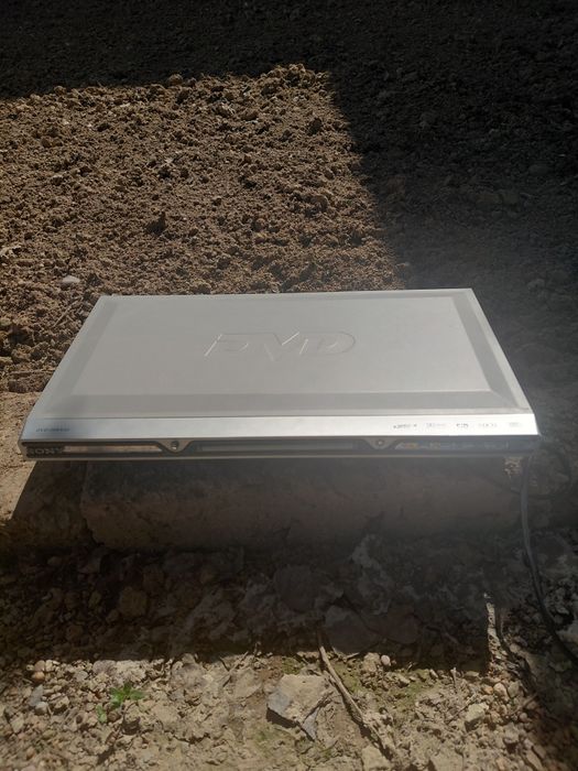 DVD плейер Sony DVD-008A33