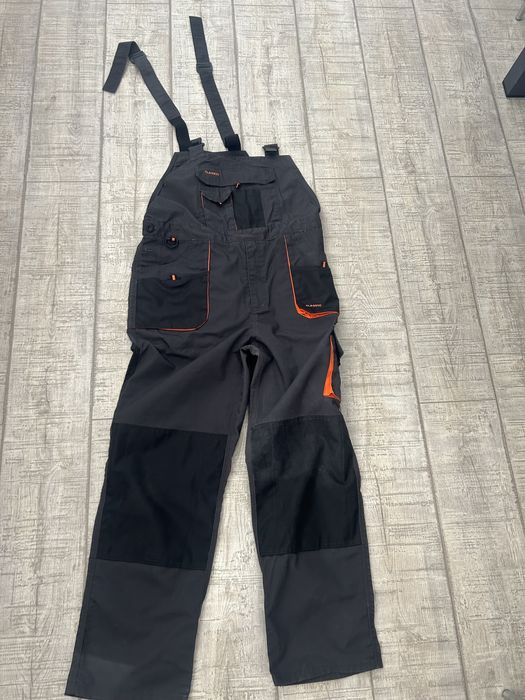 Pantaloni salopeta