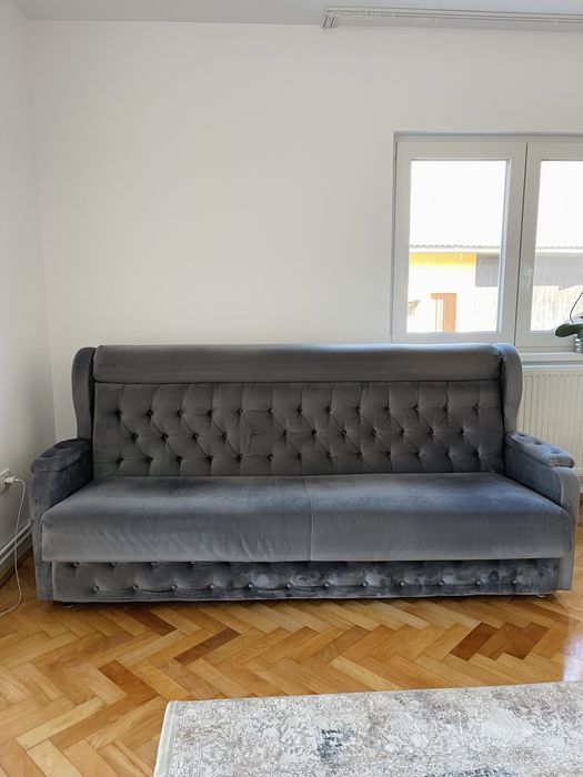 Canapea Extensibilă - Eleganță și Spațiu de Depozitare