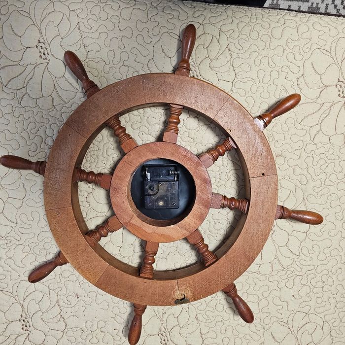 Timona din lemn masiv cu ceas Brom