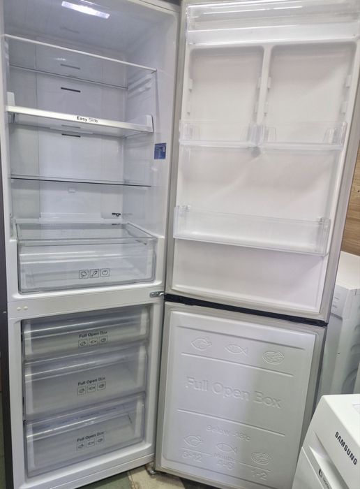 В продаже холодильник Samsung