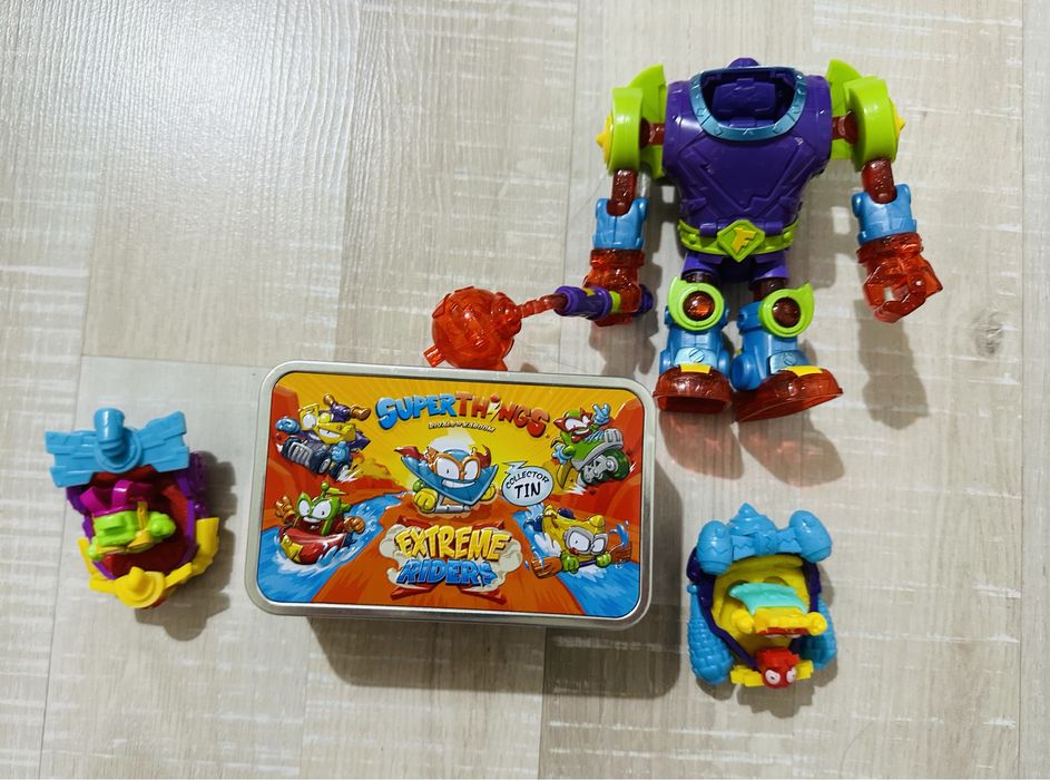 figurine - super things