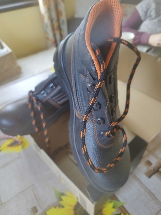 Работни обувки - чисто нови