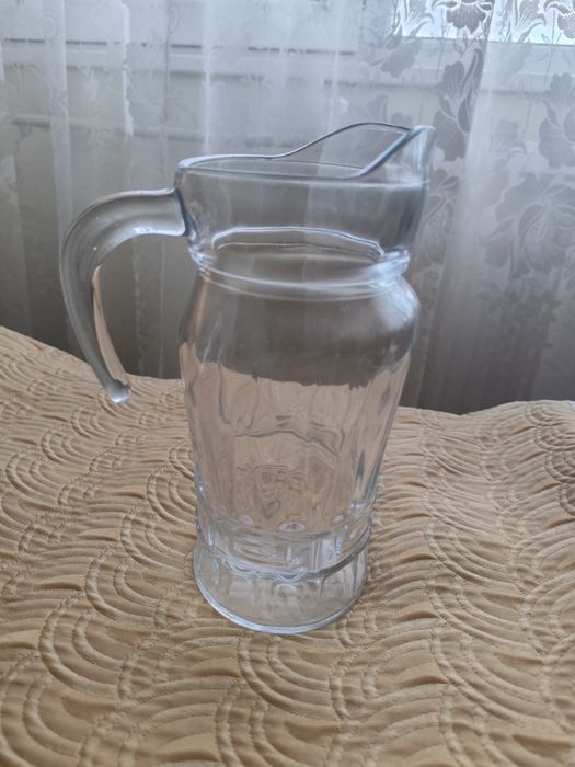 Нова стъклена кана