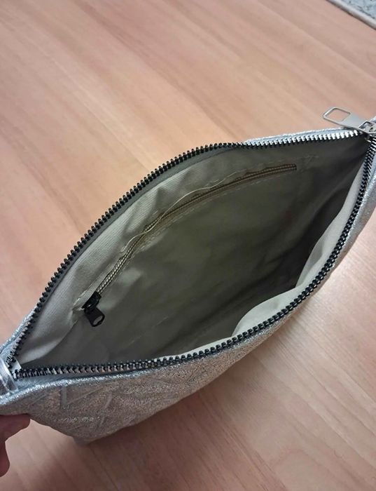 Чанта НОВА Сребърна бляскава чанта на звезди