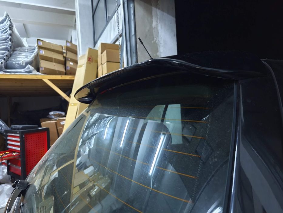 Eleron golf 4 negru lucios