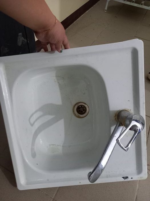 Мойка для кухни. Новая. Со смесителем вместе