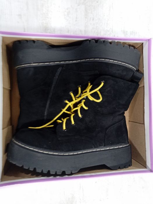 Продавам дамски боти