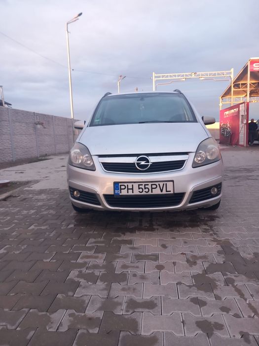 Vând Opel Zafira B