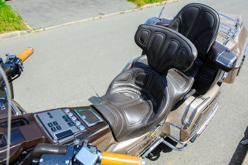 Honda Goldwing 1500, cu remorca.