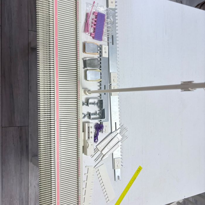 Silver Reed LK150 - maşină de tricotat în stare excelentă, complet echipată