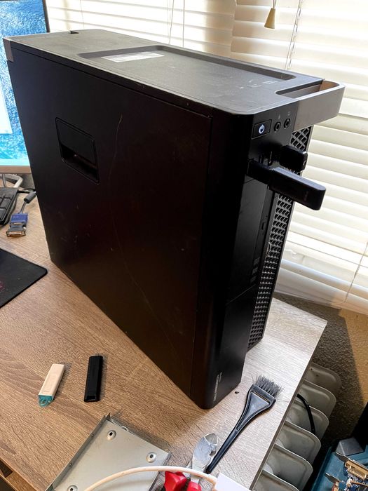 Workstation Dell Xeon E5-2609 v2 32GB RAM Total Quadro K2000 SSD + 2TB