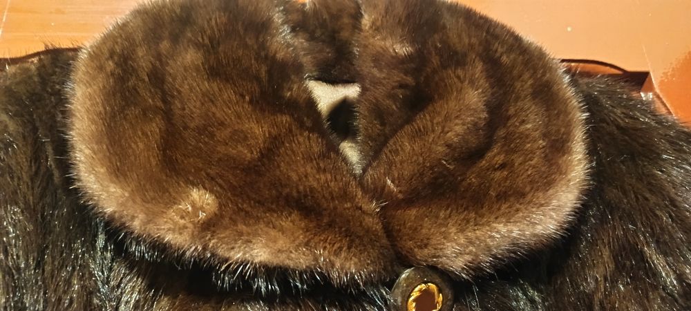 Haină lungă din vizon natural – lucrată manual, stare foarte bună