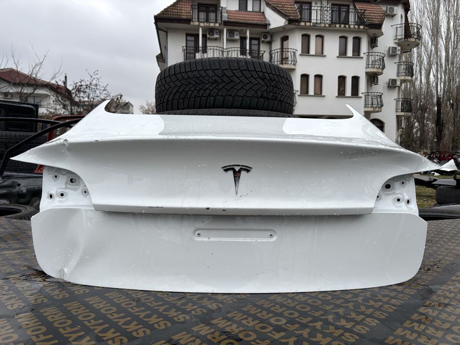 Капак Tesla Model 3