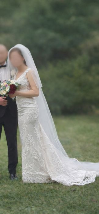 Rochie mireasa model sirenă cu dantela și perle