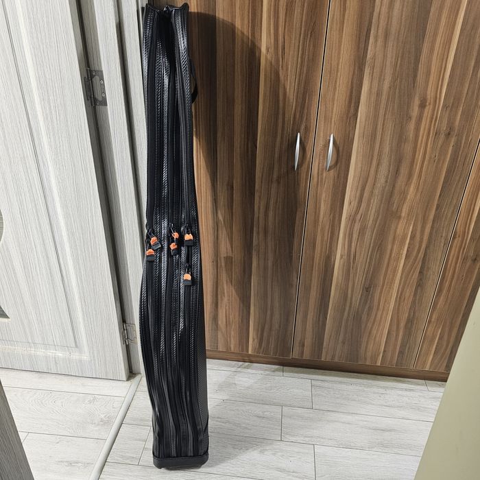 Калъфи за риболовни пръчки и принадлежности.