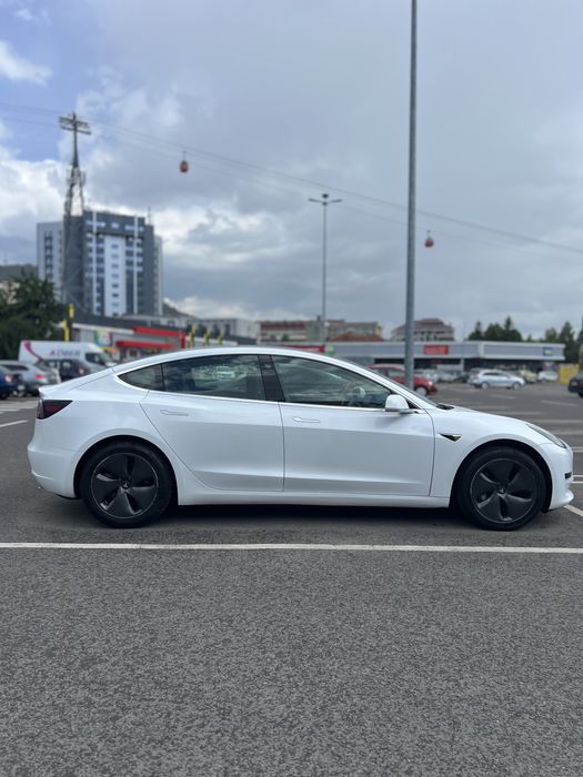 TESLA Model 3 2020 — imagine 3