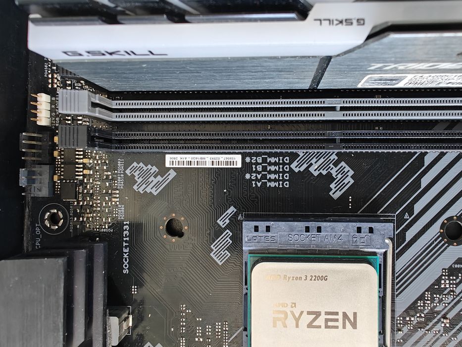 Kit placa de baza Asus Tuf B550-Plus si am Ryzen 3 2200G