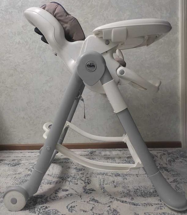 Продается б.у. стульчик для кормления CAM "Il Mondo del Bambino"