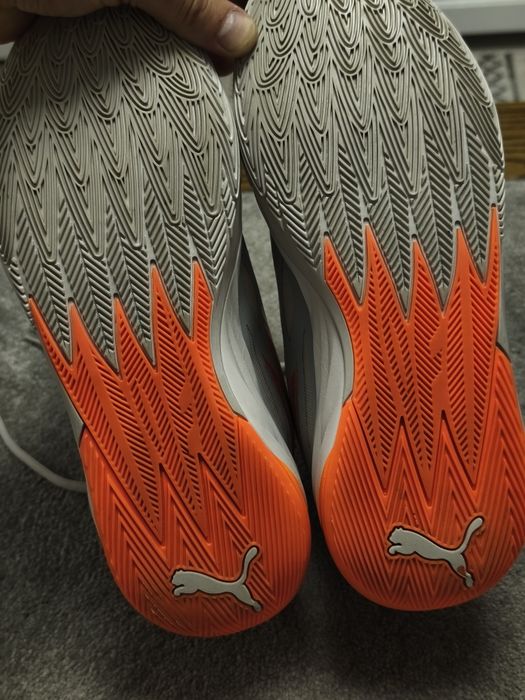 Adidasi foarte comozi la mers