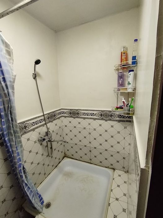 Tuy tepa makroda 4 maktab yonida uy sotiladi