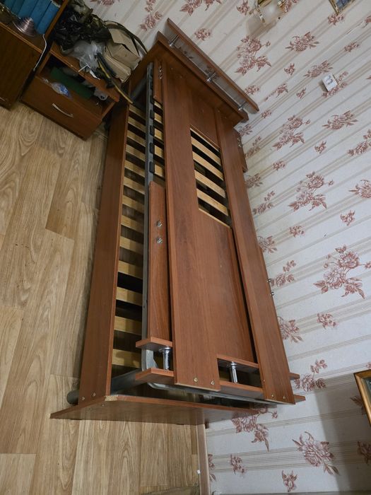 Продам кровати без матрасов