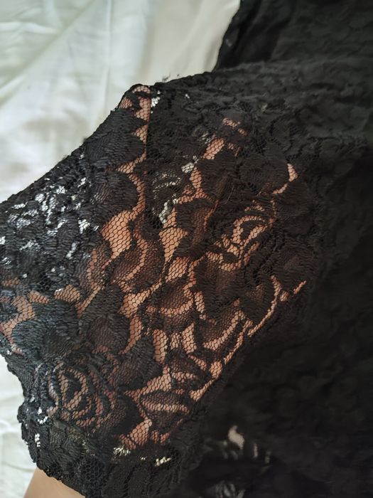 Дантелена рокля с цип